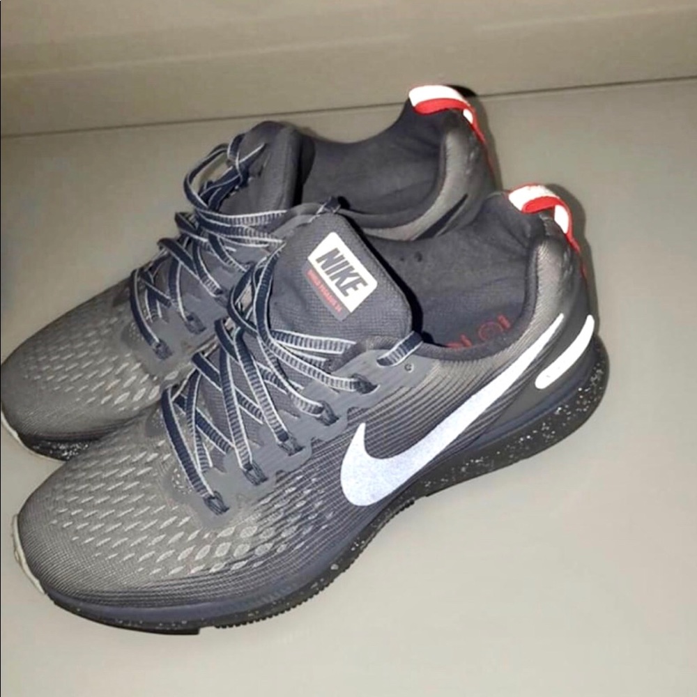 Nike Athletic Shoes / Women’s Size 8 / New